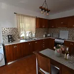 Villa Traditional With Swimming Pool, Lawn Yard And Bbq *