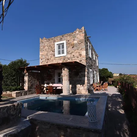 Βίλα Traditional With Swimming Pool, Lawn Yard And Bbq