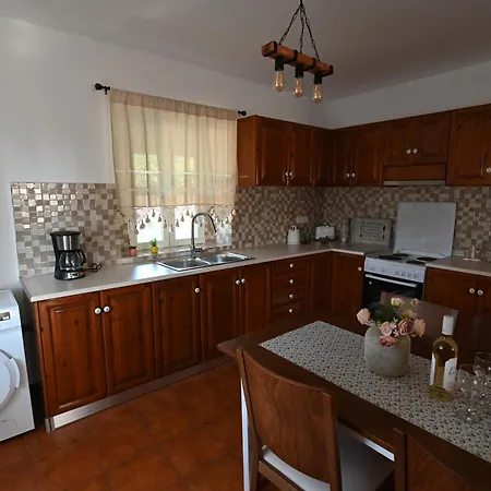 Βίλα Traditional With Swimming Pool, Lawn Yard And Bbq *