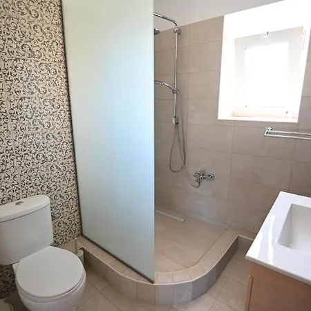 Traditional With Swimming Pool, Lawn Yard And Bbq Villa