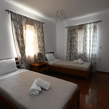 Villa Traditional With Swimming Pool, Lawn Yard And Bbq Kosz