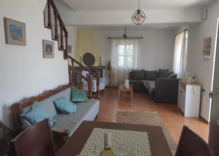 Villa Traditional With Swimming Pool, Lawn Yard And Bbq