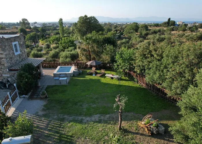 Traditional With Swimming Pool, Lawn Yard And Bbq Villa Cós