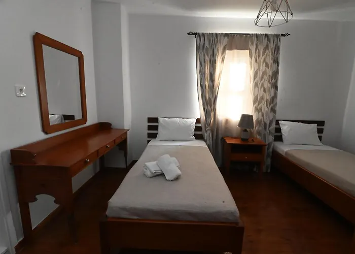 Traditional With Swimming Pool, Lawn Yard And Bbq Villa *