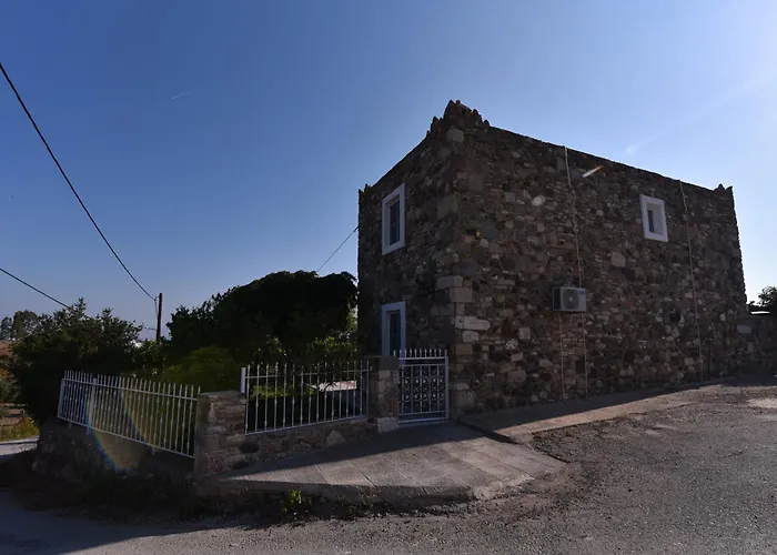 Villa Traditional With Swimming Pool, Lawn Yard And Bbq Cós