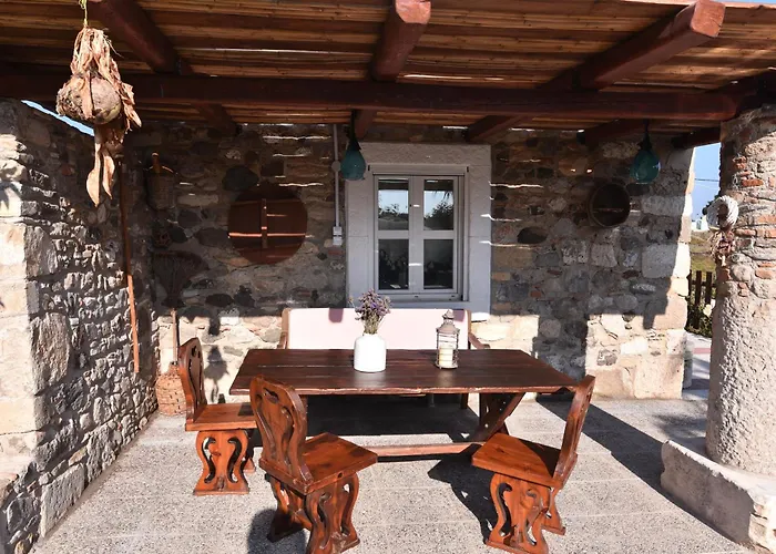 Villa Traditional With Swimming Pool, Lawn Yard And Bbq