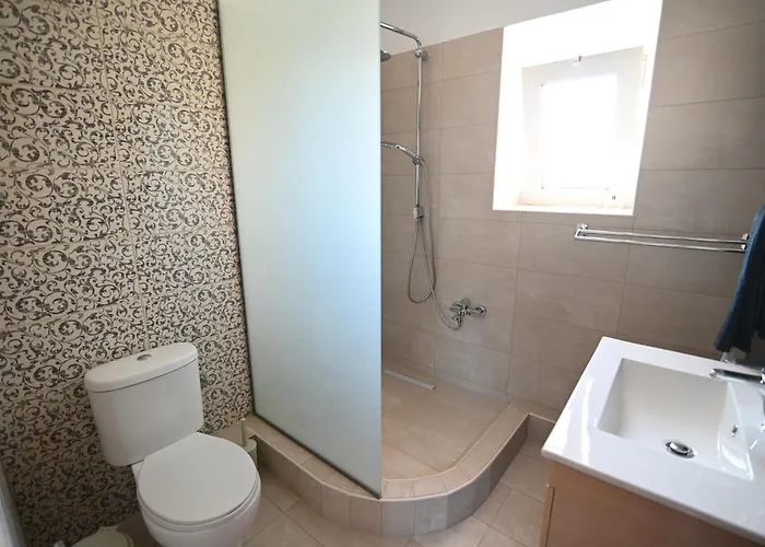 Traditional With Swimming Pool, Lawn Yard And Bbq Villa