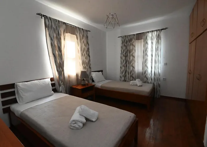 Villa Traditional With Swimming Pool, Lawn Yard And Bbq Cós