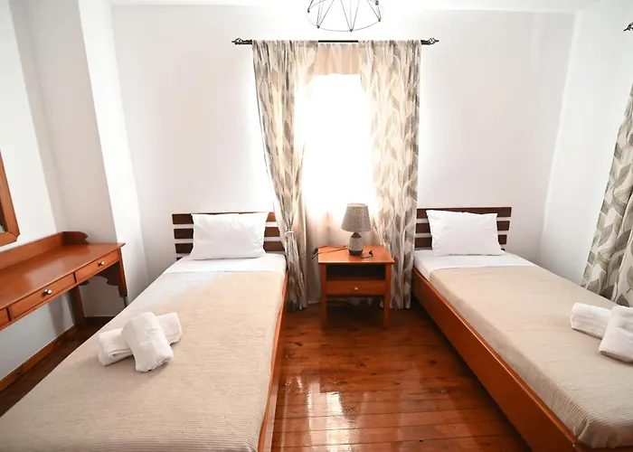 Villa Traditional With Swimming Pool, Lawn Yard And Bbq Cós