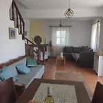 فيلة Traditional With Swimming Pool, Lawn Yard And Bbq