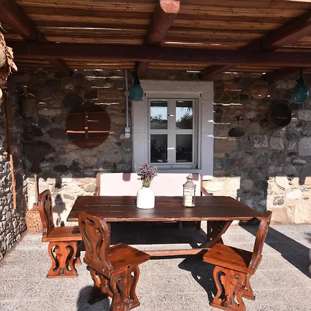 Вілла Traditional With Swimming Pool, Lawn Yard And Bbq