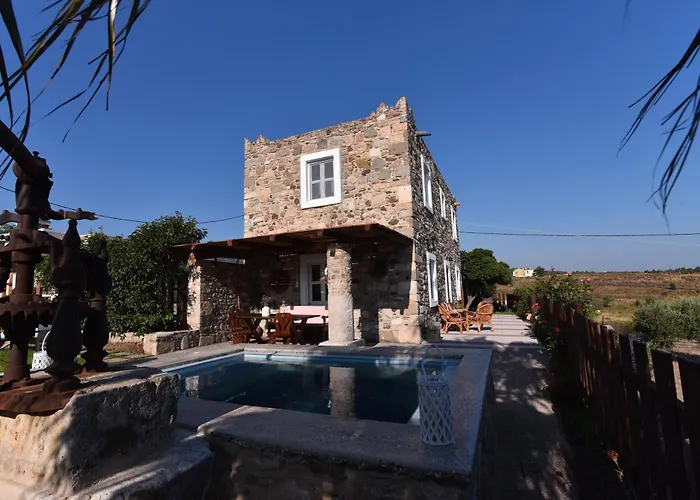 فيلة Traditional With Swimming Pool, Lawn Yard And Bbq