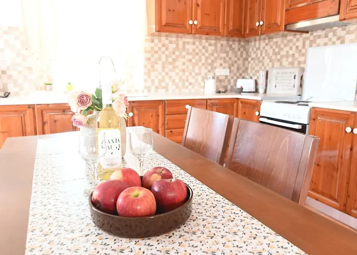 Traditional With Swimming Pool, Lawn Yard And Bbq فيلة *