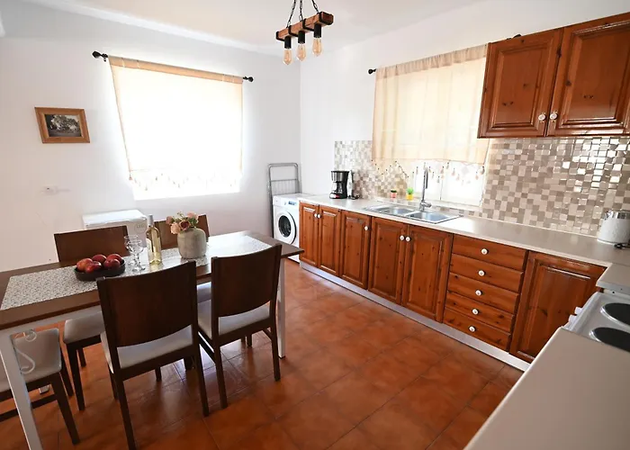 Traditional With Swimming Pool, Lawn Yard And Bbq * Kos Town