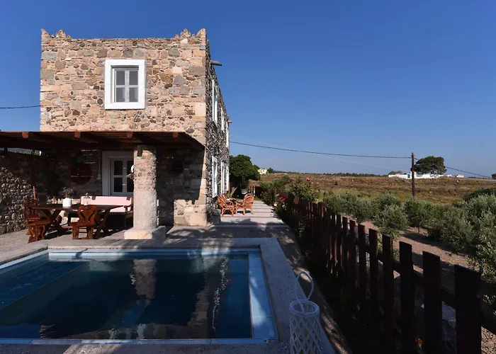 Traditional With Swimming Pool, Lawn Yard And Bbq Villa Kos Town